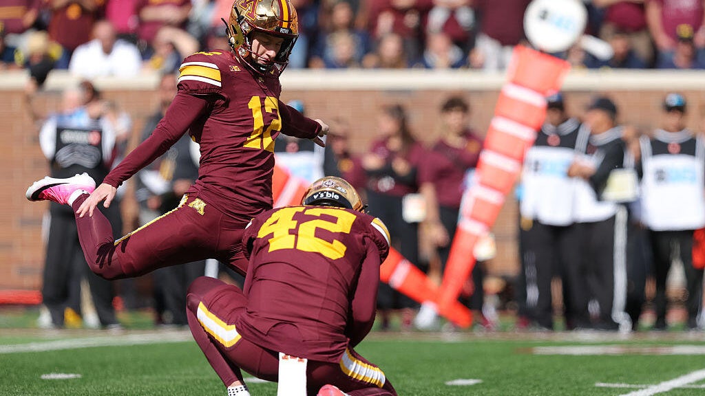Minnesota's late-arriving kicker Luke Drzewiecki quickly makes a strong impression — Owatonna Dining news